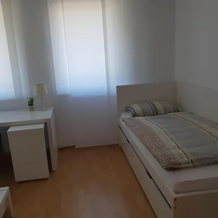 In Naehe Flughafen Koeln Bonn Daire Troisdorf