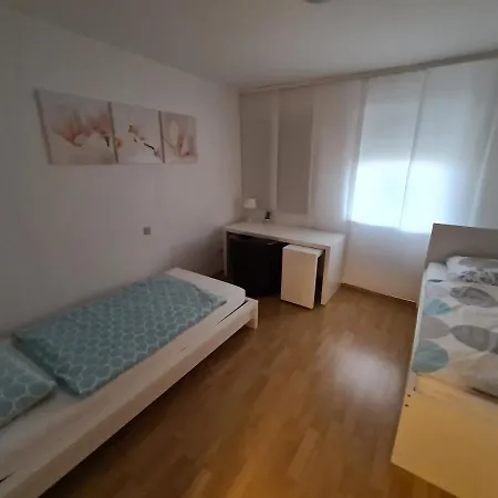In Naehe Flughafen Koeln Bonn Apartment *