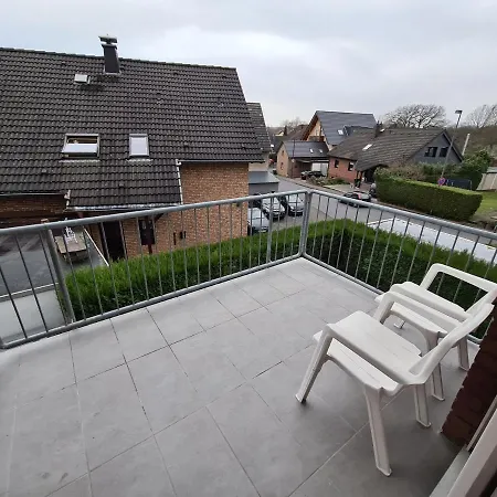 In Naehe Flughafen Koeln Bonn *