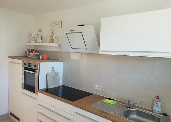 In Naehe Flughafen Koeln Bonn *